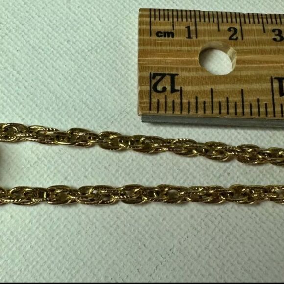 Vintage Necklace Trifari Pendant Interlocking Chain - Picture 8 of 8